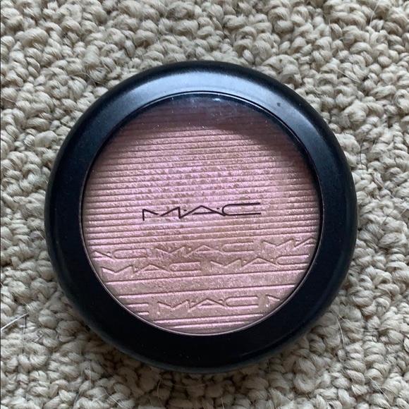 MAC Cosmetics Other - Mac in show gold MAC Cosmetics Other - Mac in show gold